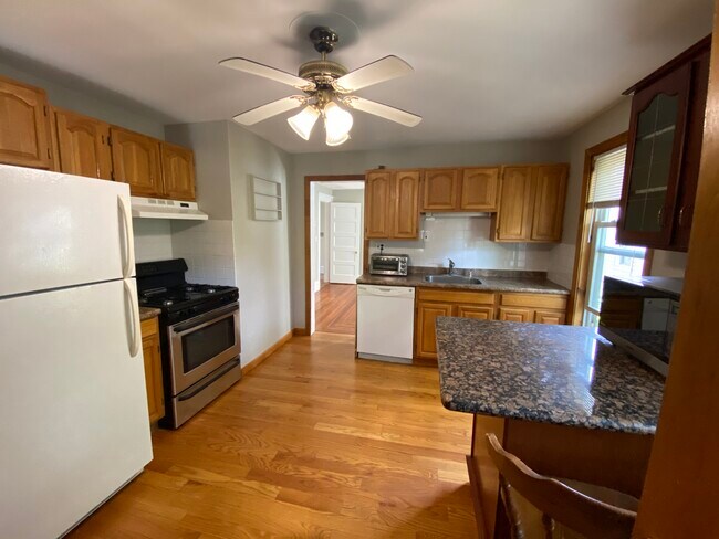 Building Photo - 66 Simpson Ave