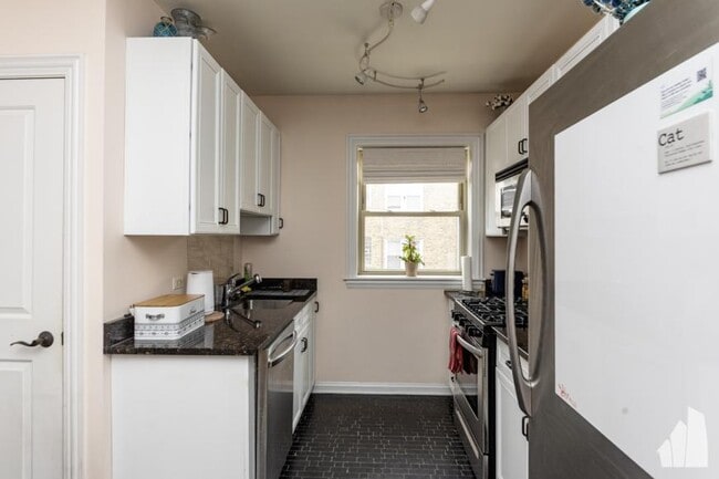 Building Photo - 2 bedroom in Chicago IL 60640