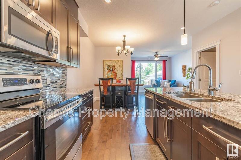 Photo principale - 7416-7478 78 Ave NW