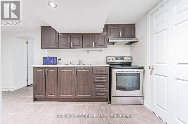 Photo du bâtiment - 98 Canlish Rd