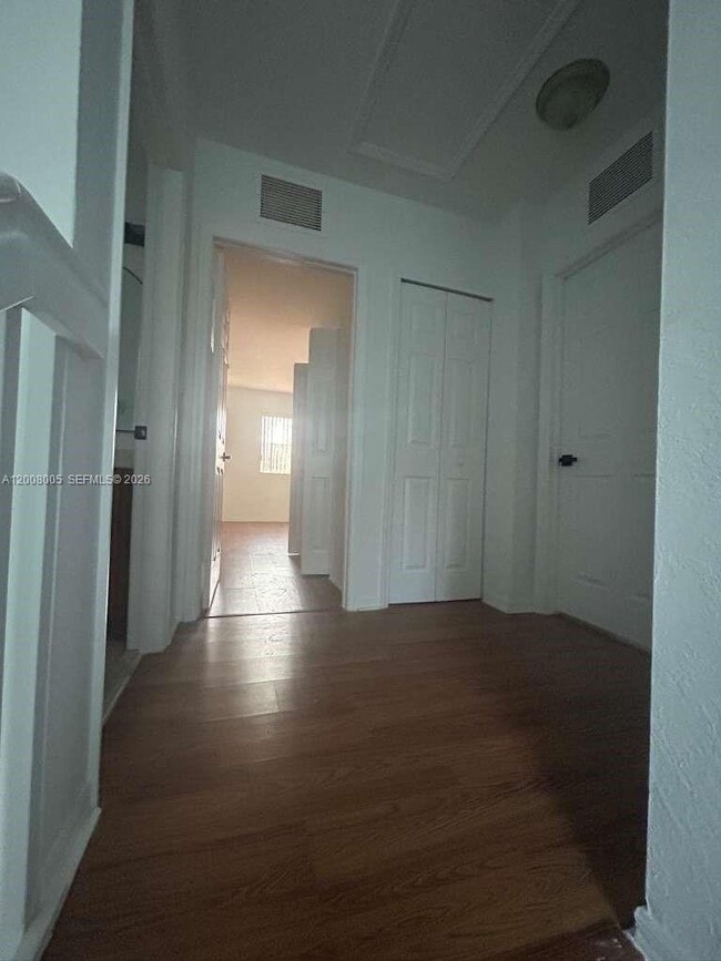 Building Photo - 760 SW 6th Ct
