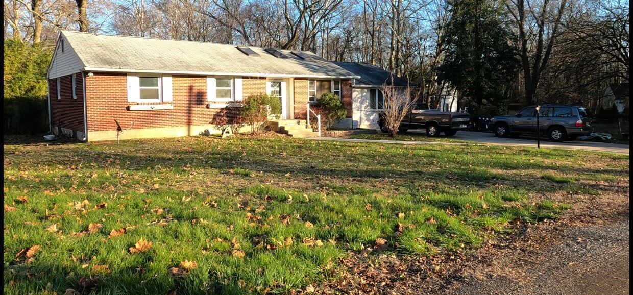 Primary Photo - 46 Crooked Ln