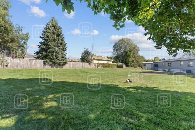 Building Photo - 7800 E Alki Ave