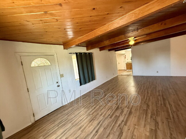 Building Photo - 335 Denslowe Dr