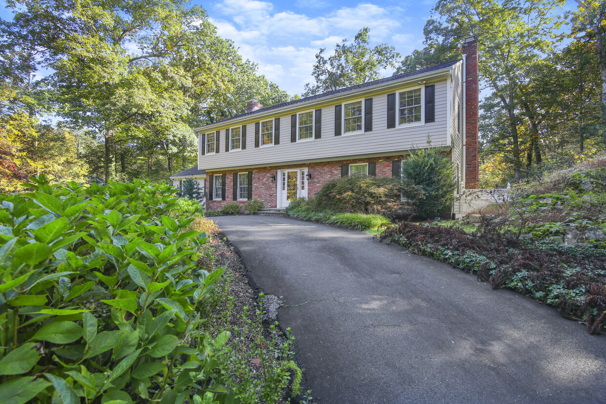 Primary Photo - 25 Ferncliff Rd