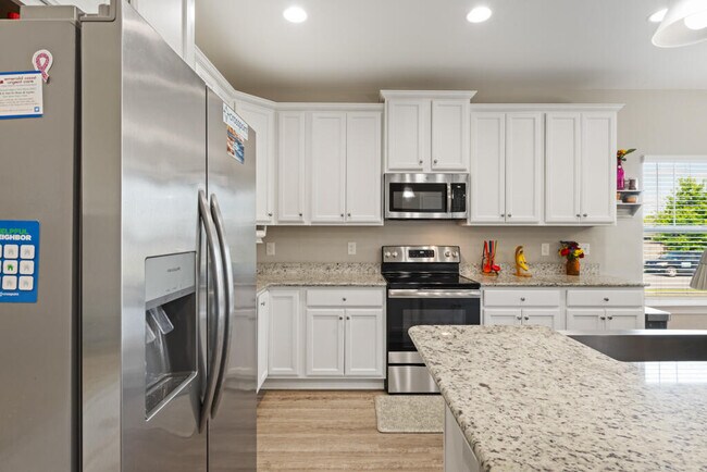 Foto del edificio - 809 Whispering Creek Ave