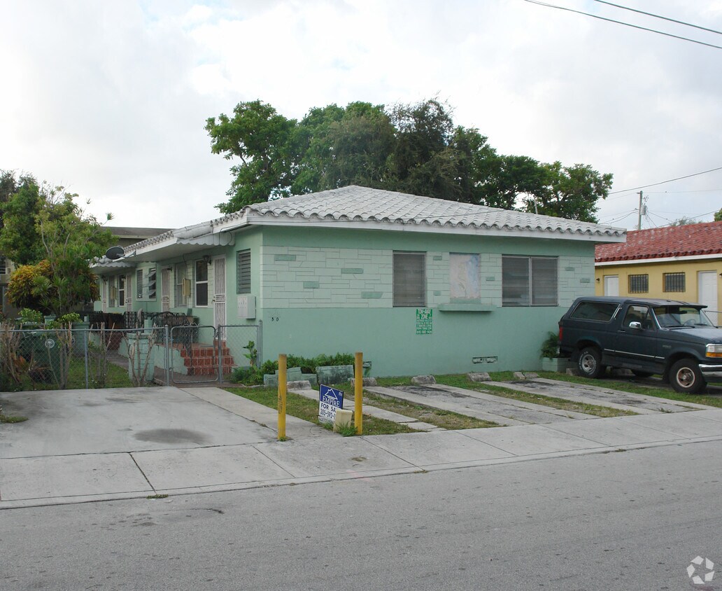 Foto principal - 50 NE 56th St