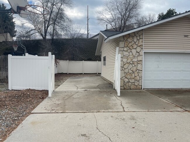 Foto del edificio - 1442 E Sandy Hills Dr