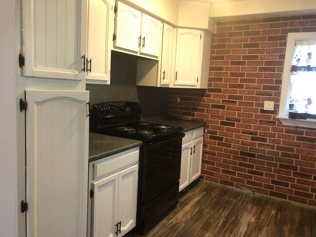 Kitchen - 64 Eighth St