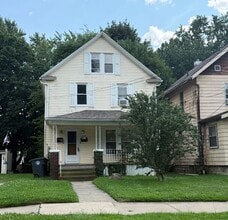 Building Photo - 190 E Mapledale Ave