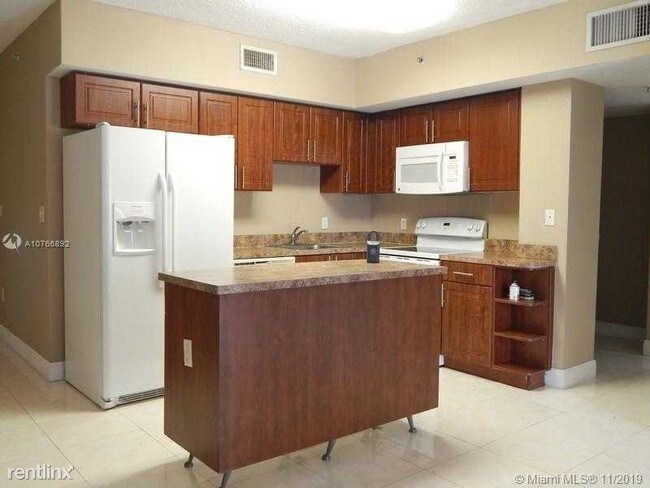 Building Photo - 3 br, 2 bath Apartment - 910 SW 129th Pl 102