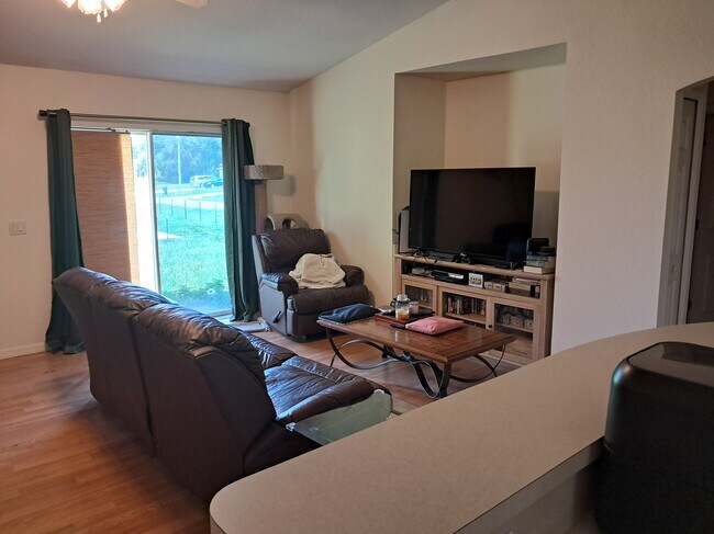 Living room - 1413 Maricopa Rd
