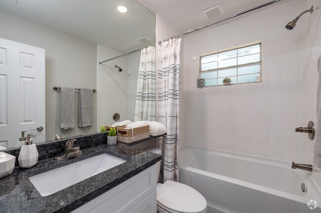 2 habitaciones, 1 baño - 1036 pies cuadrados - Baño - Avonlea Westside