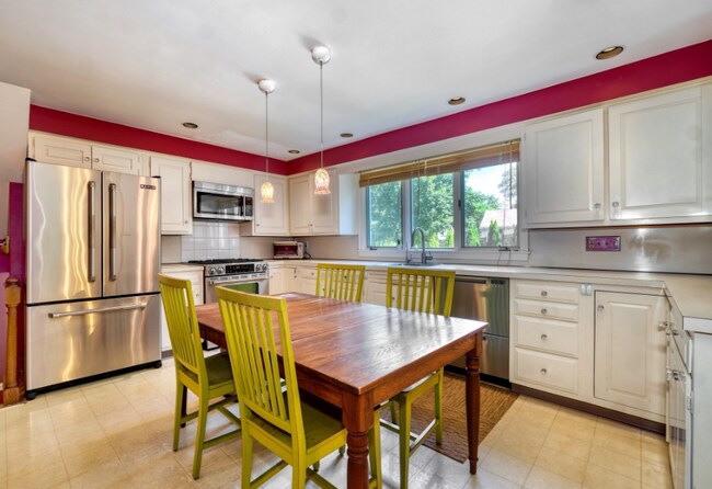 Foto del edificio - 65 Sherburne Rd S