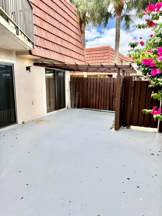 Building Photo - 8461 Boca Rio Dr