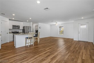 Building Photo - 839 Yellowbird Dr