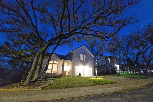 Building Photo - RENOVATED 4-BEDROOM IN MISSION RIDGE