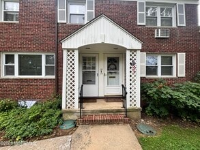 Building Photo - 139 Manor Dr