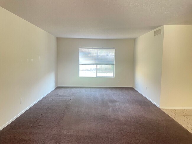 Foto del edificio - COMMUNITY POOLS-3 Bedroom/2 Bath in Dobson Ranch