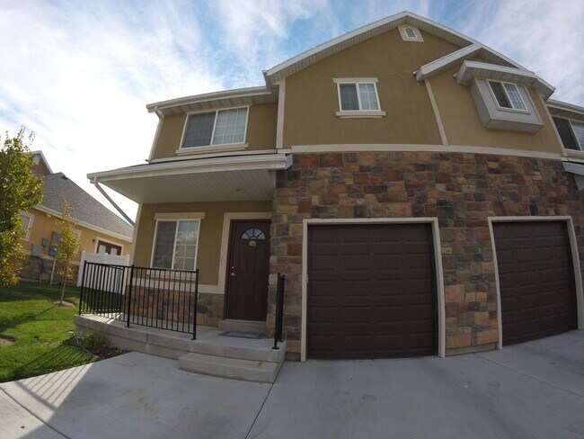 Building Photo - Beautiful Draper Town Home