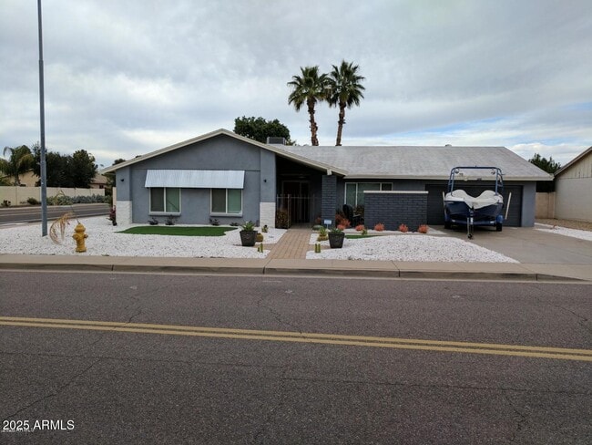 Building Photo - 8902 E Cholla St