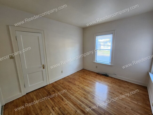 Building Photo - 4 Waltham St