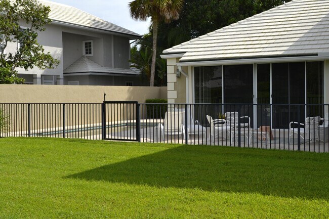 Foto del edificio - 11875 Pebblewood Dr