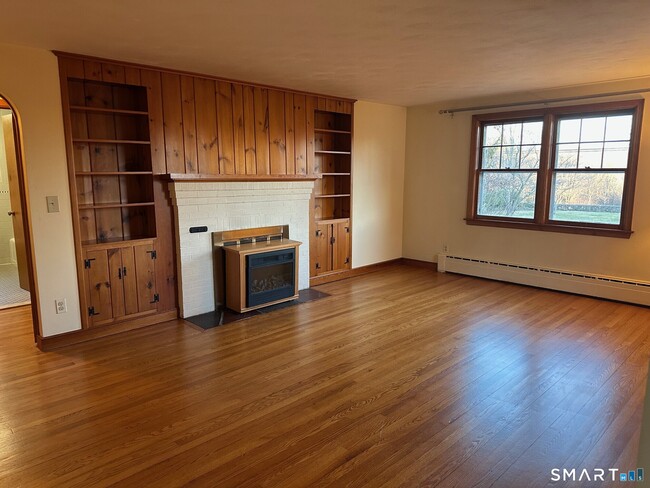 Building Photo - 989 N Farms Rd