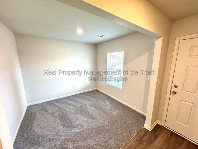Foto del edificio - 4104 Devonwood Ct