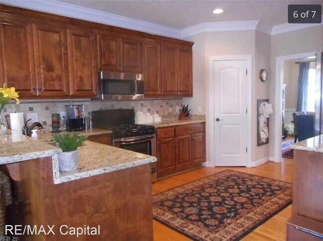 Building Photo - 4 br, 2.5 bath House - 101 COLLINGTON RUN
