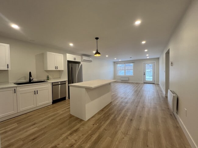 Building Photo - 39 Violet Cir