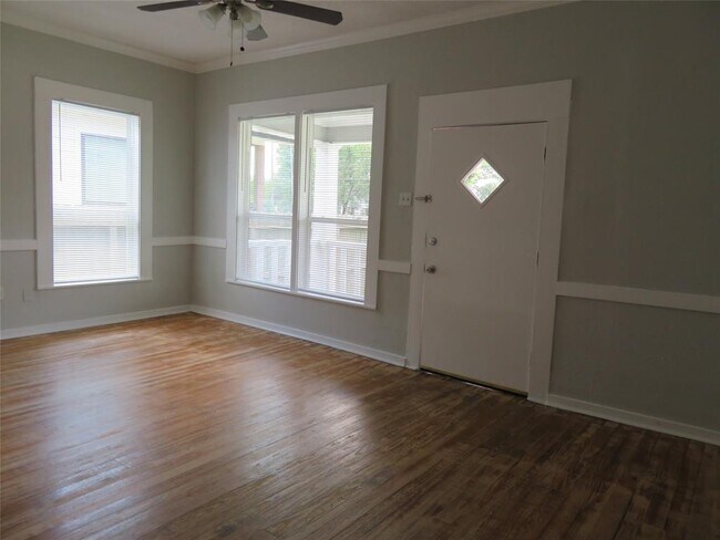Building Photo - 701 Dumble St