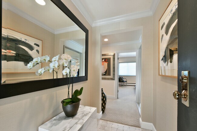 Entry Foyer - 100 South St