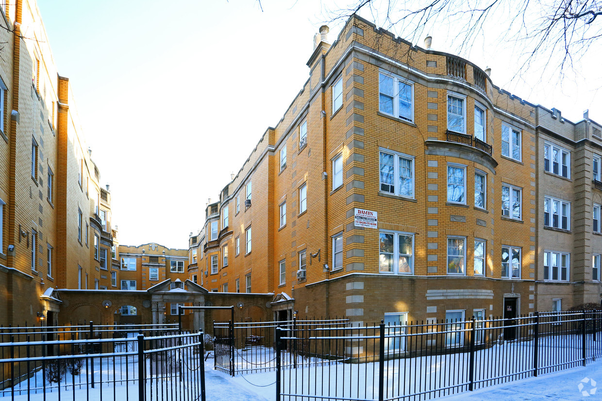 Building Photo - Damen Apartments