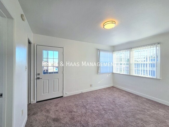 Foto del edificio - 244 1/2 E. 56th St.-