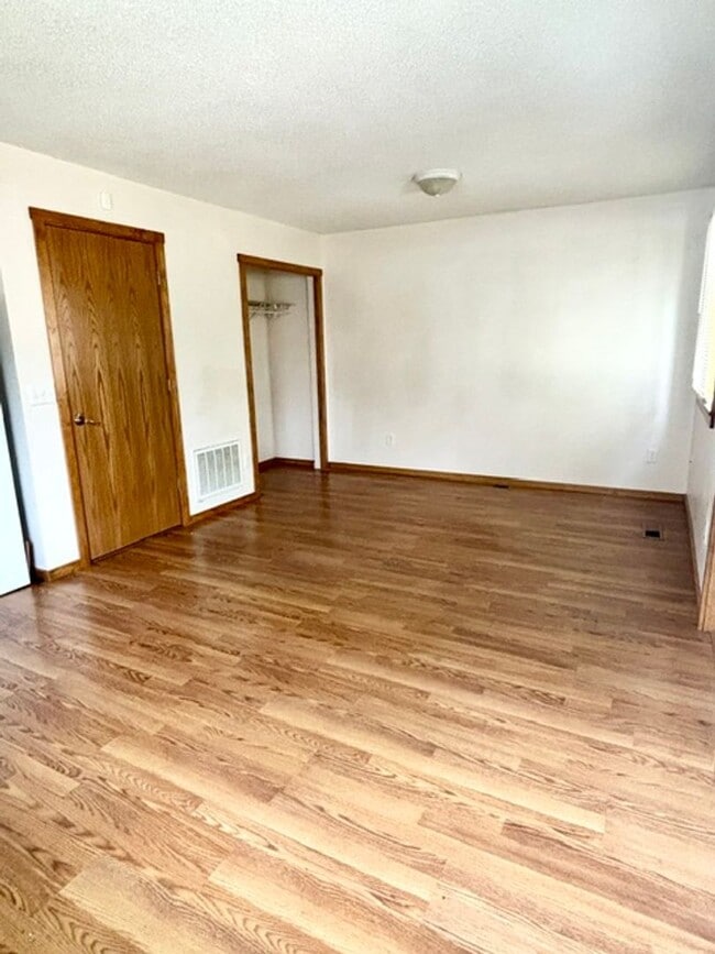 Building Photo - Available Now 2 Bedroom 1 Bath Single Family Home in Waite Park