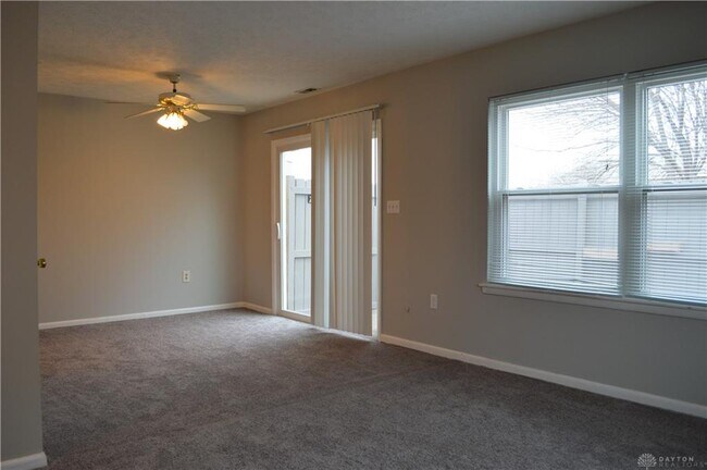 Foto del edificio - 1215 Robbins Run Ct