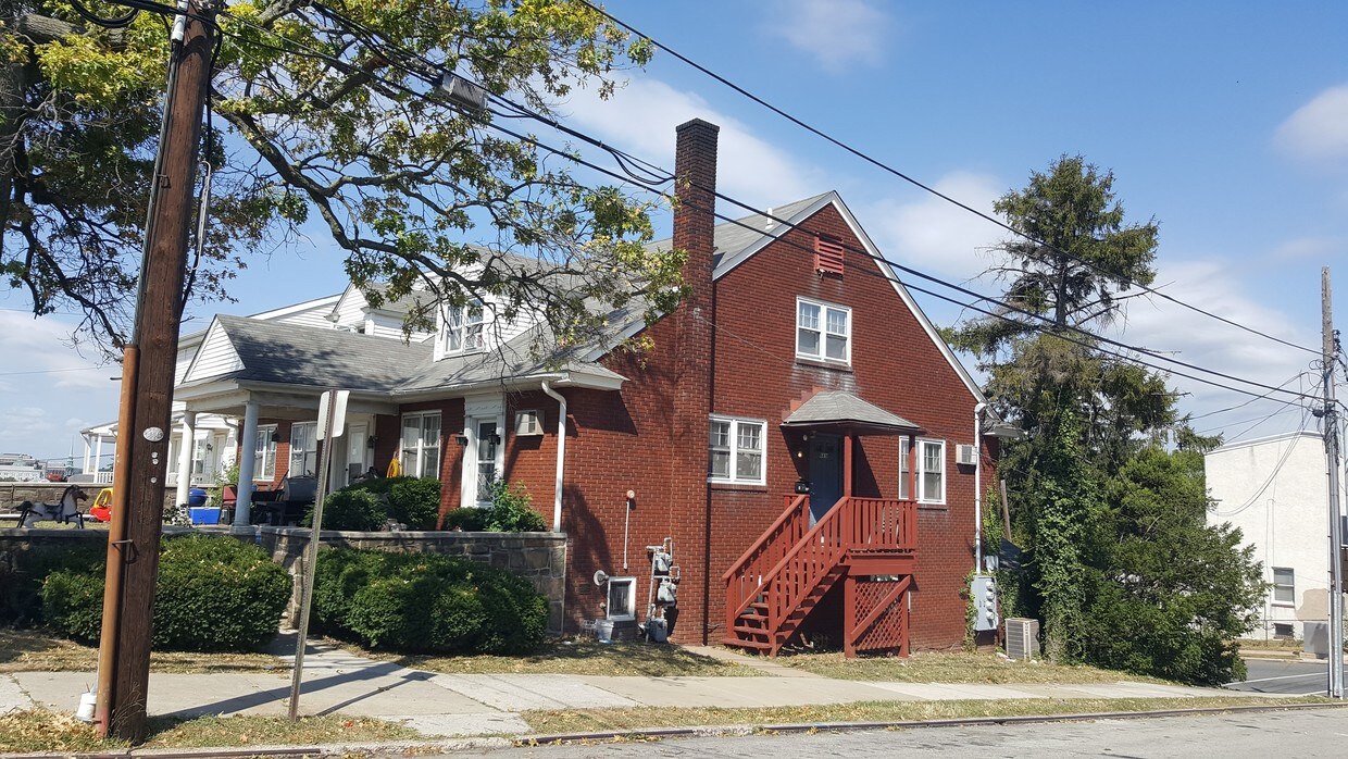 Foto del edificio - 669 E Sandy St