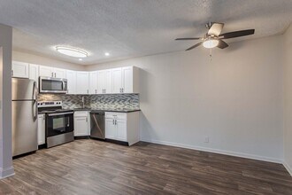 Building Photo - The Residences at Stonebrook Apartment Homes