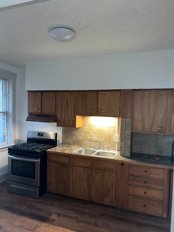 Building Photo - 702 S 38th St