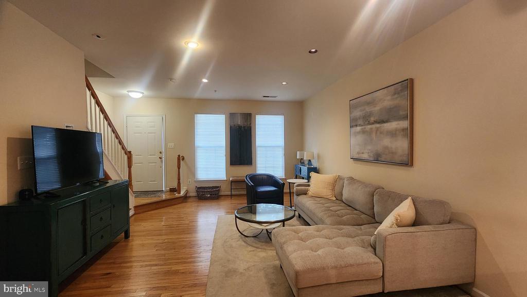 Foto principal - 5060 Donovan Dr