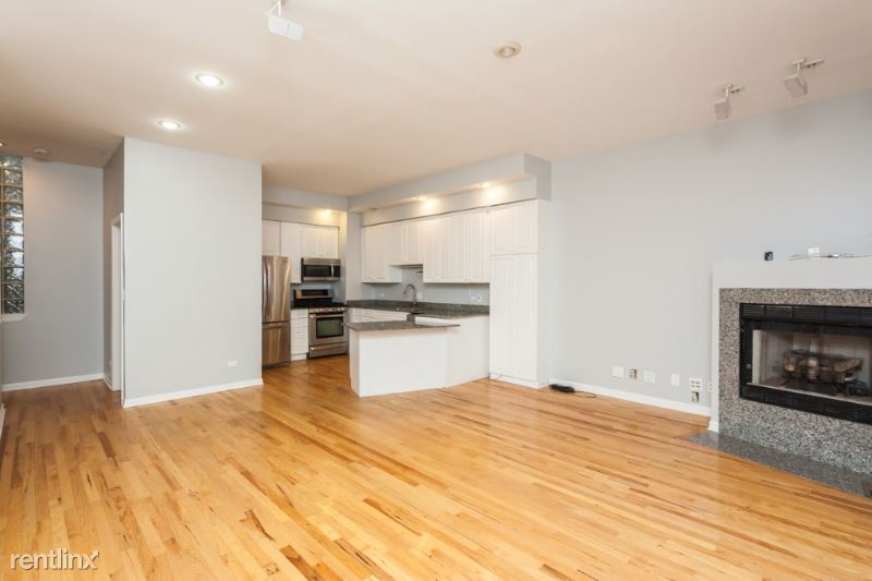 Primary Photo - 3 br, 2 bath Townhome - 2425 N Clybourn Av...