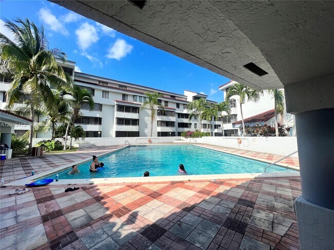 Foto del edificio - 8255 SW 152nd Ave