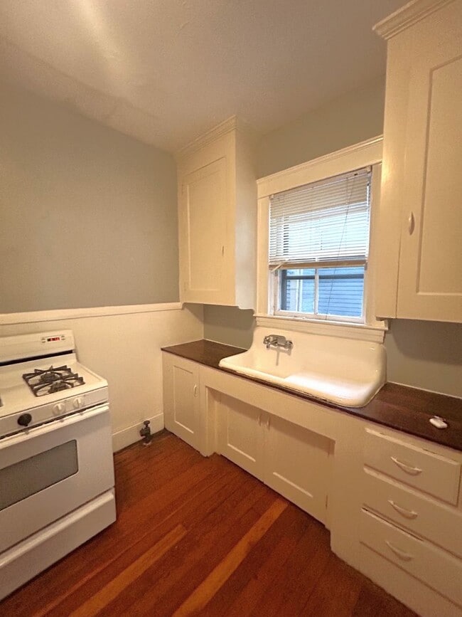 Building Photo - 20 Hudson St