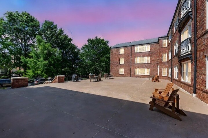 Foto del edificio - 7517-19 Oxford Dr