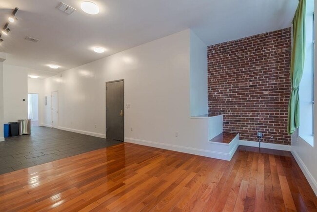 Foto del edificio - 604 1/2 GROVE St