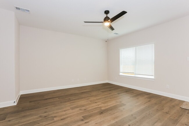 Building Photo - 1209 Dye Blvd