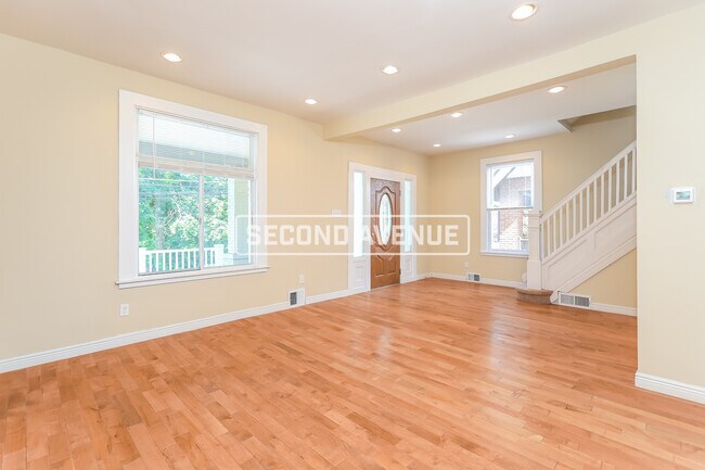 Building Photo - 402 3rd ST