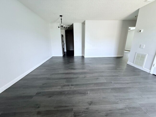 Foto del edificio - 4519 67th St W