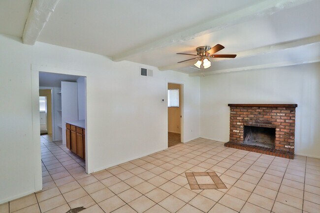 Foto del edificio - 119 W 9th Pl